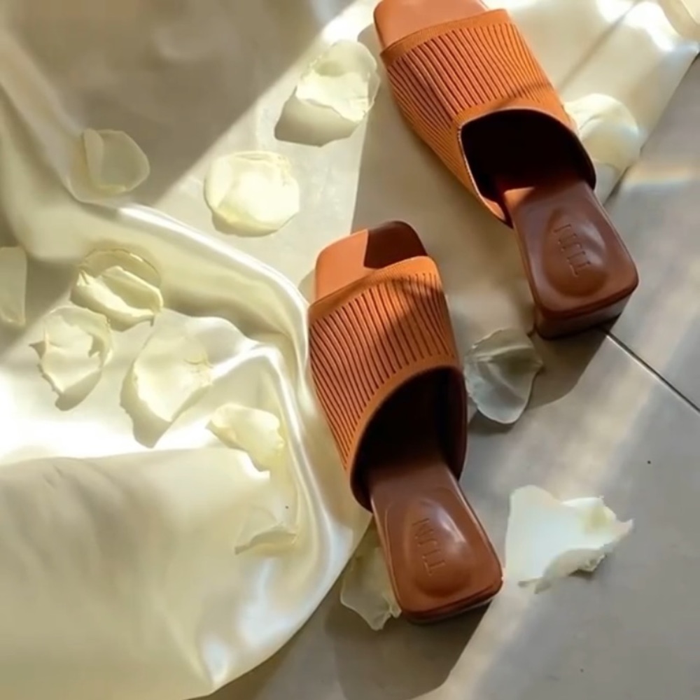BLOGGER FAVE! slip on sandal - Picture 6 of 9